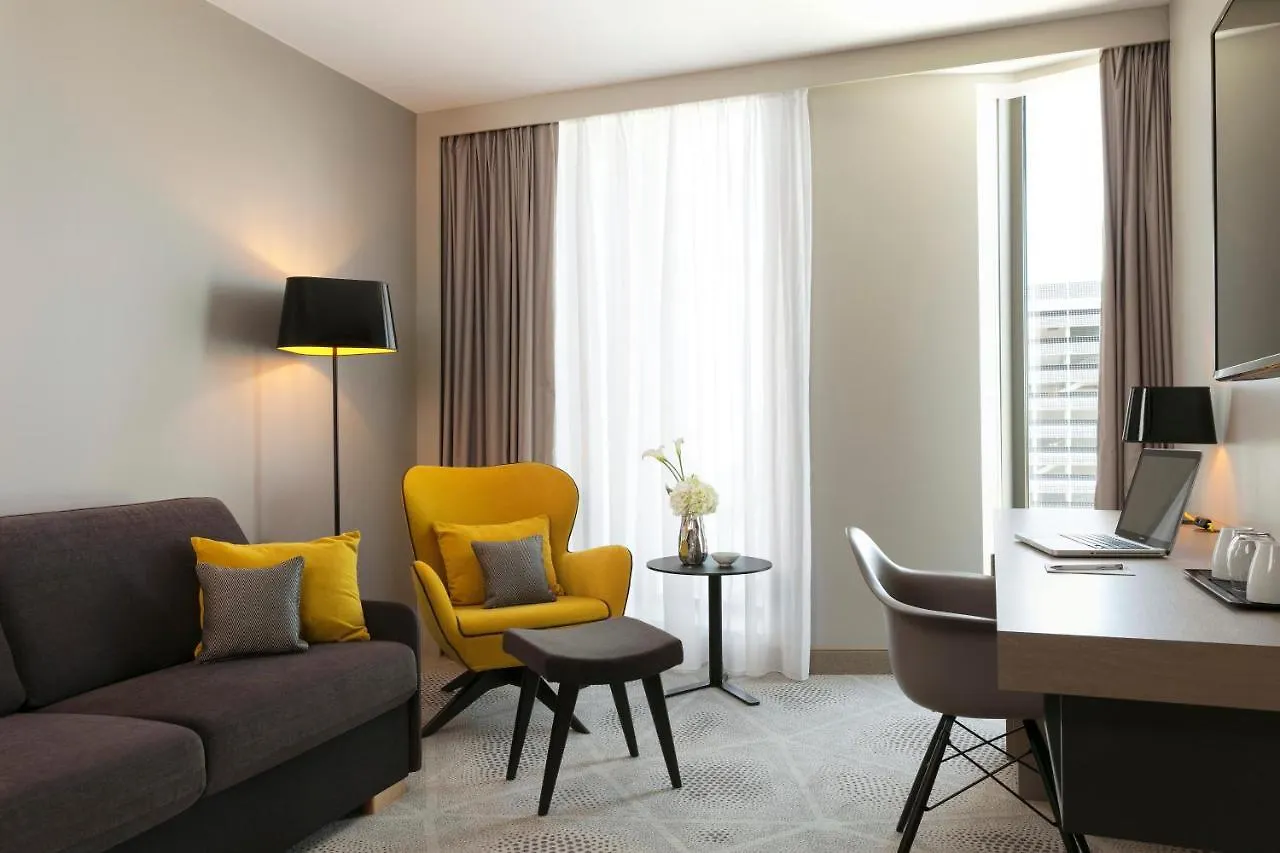 Hilton Garden La فندق باريس